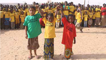 Young activists attend a peace rally in Ansongo in northern Mali where local actors demanded rebels to sign the Algiers Peace Deal. Photo: USAID