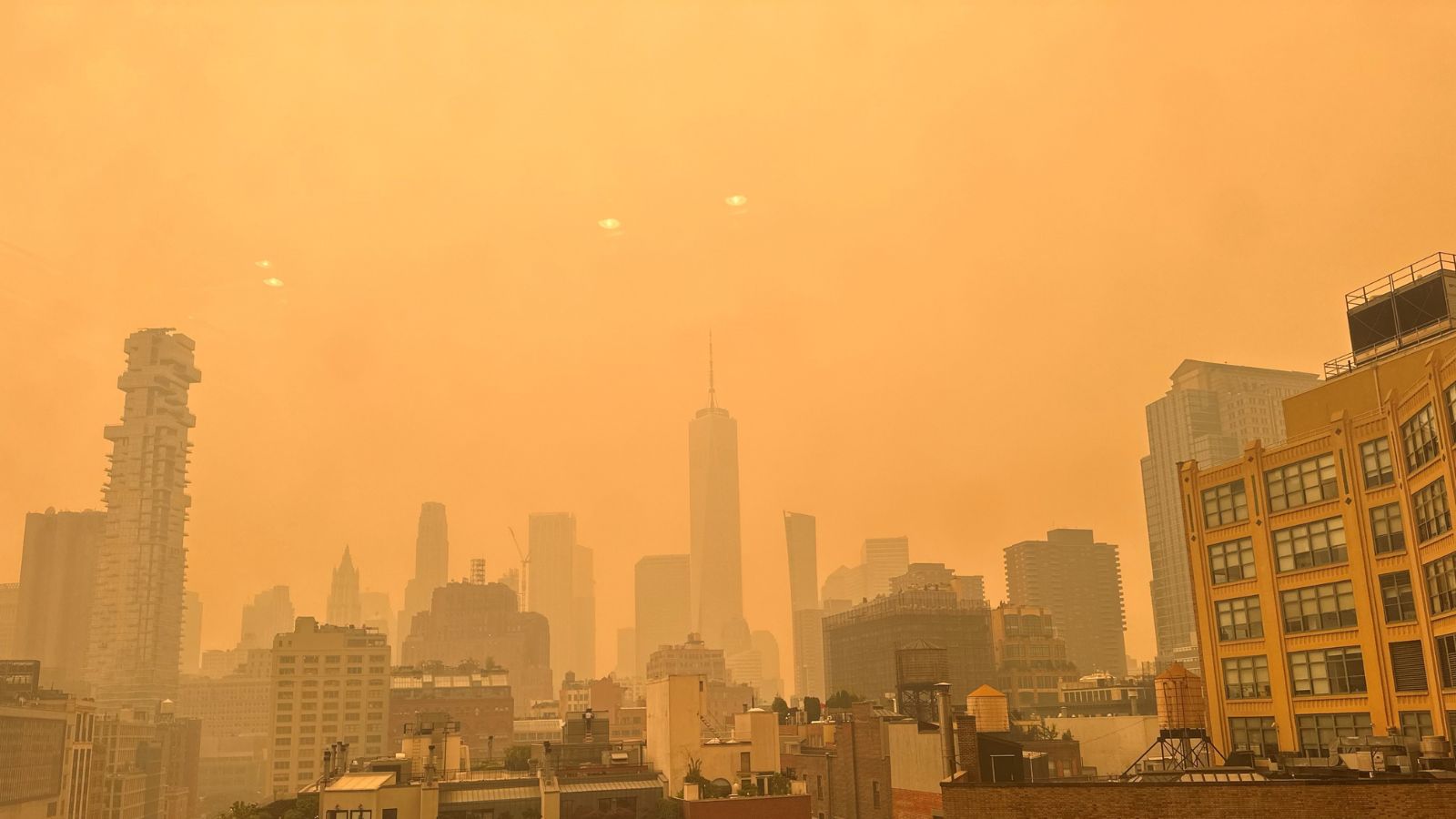 Image of the New York City skyline with dangerous levels of pollution as seen on June 7, 2023. [Photo by Lauren Oliveri]
